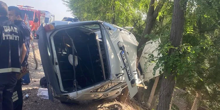 Kamyon otomobille çarpıştı: 1 ölü 4 yaralı