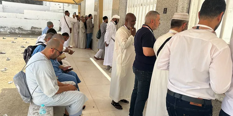 Peygamber sevdalıları Cennet’ül Mualla’da hasret giderdi