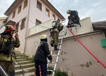Bursa’da müstakil ev küle döndü