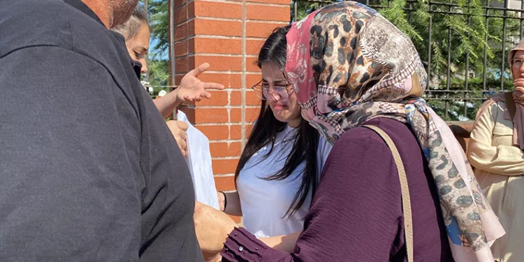 Sınava girecek genç kızın kimliği mazgala düştü