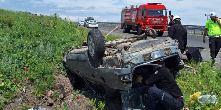 Kars’ta trafik kazası 1’i ağır 2 yaralı