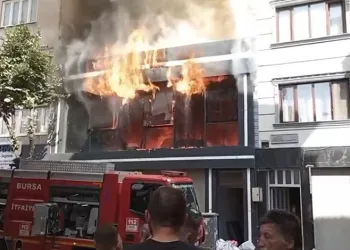 Bursa’da işyeri alev alev yandı