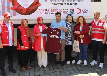Kan verene Trabzonspor forması hediye