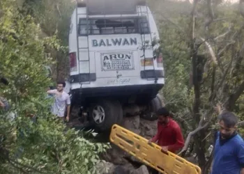 Hindistan’da otobüse saldırı: 10 ölü