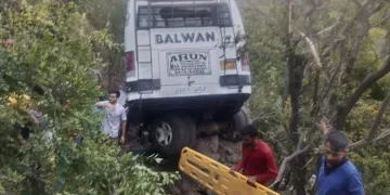 Hindistan’da otobüse saldırı: 10 ölü