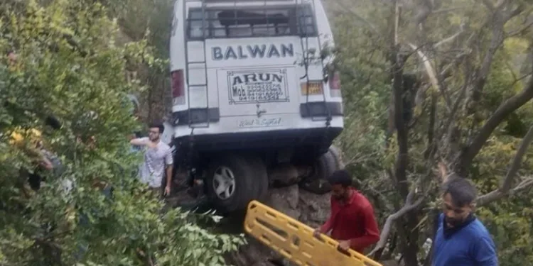 Hindistan’da otobüse saldırı: 10 ölü