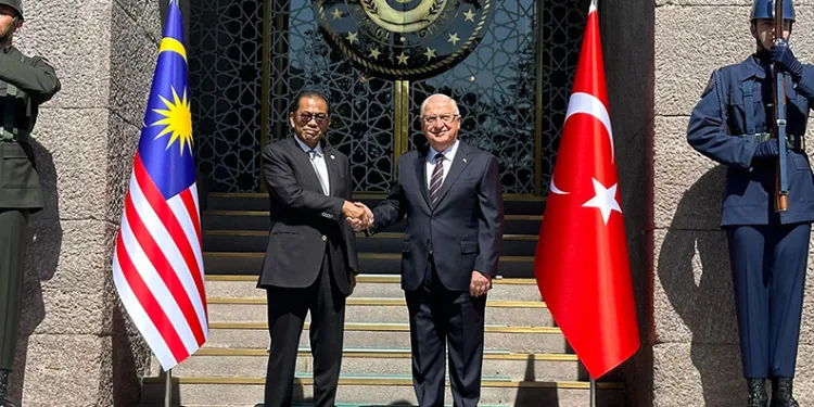 Bakan Güler, Malezya Savunma Bakanı Nordin ile görüştü