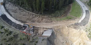 ABD’de dağ geçidinde yol çöktü