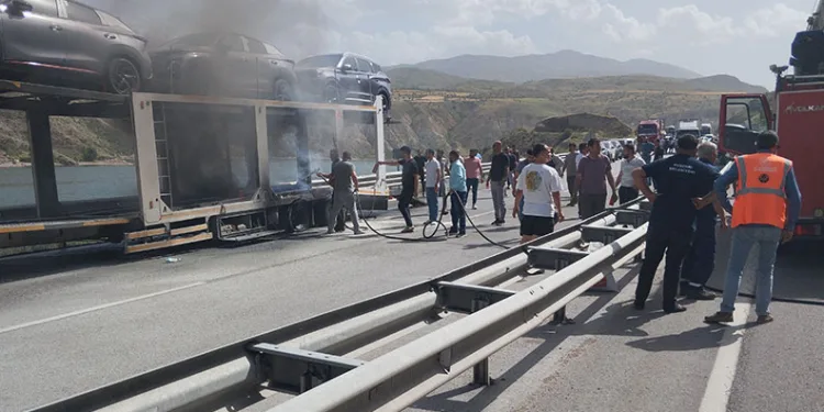 Sıfır kilometre araçlar yanmaktan son anda kurtarıldı