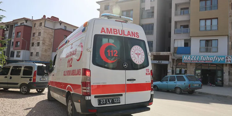 Elazığ’da yangın: Dumandan etkilenen 2 çocuk tedavi altına alındı