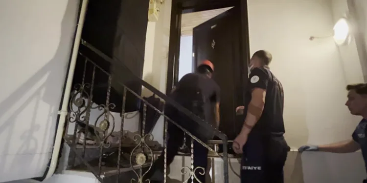 Mahalleyi koku sarınca ceset ortaya çıktı