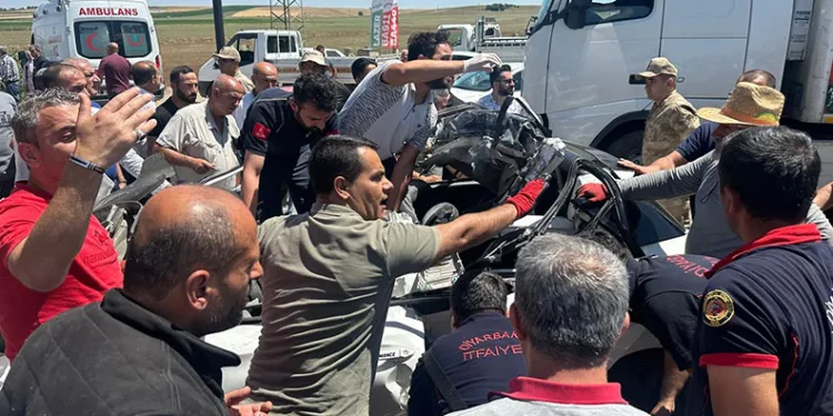 Tırın altına giren otomobilin sürücüsü hayatını kaybetti