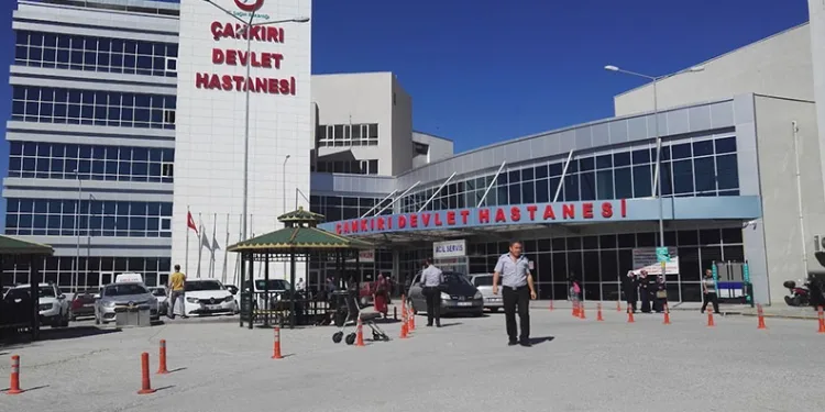 D100’de kontrolden çıkan otomobil takla attı: 1 ölü, 1 yaralı