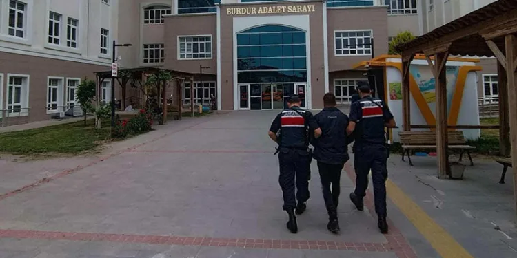 Burdur’da 5 firari yakalanarak cezaevine gönderildi