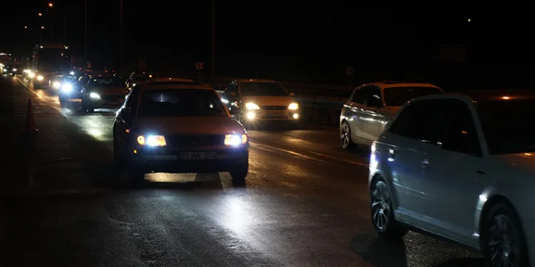 43 ilin geçiş noktasında trafik yoğunluğu