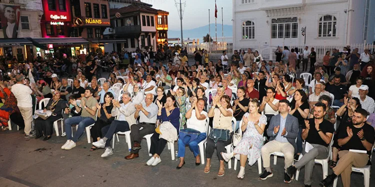 Nazım Hikmet Mudanya’da şarkılarla anıldı