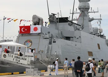 Japonlardan Türk savaş gemisine ilgi