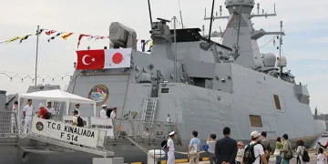Japonlardan Türk savaş gemisine ilgi