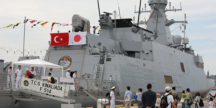 Japonlardan Türk savaş gemisine ilgi