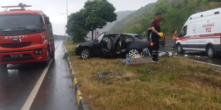 Akçakoca-Alaplı yolunda trafik kazası; 2 yaralı