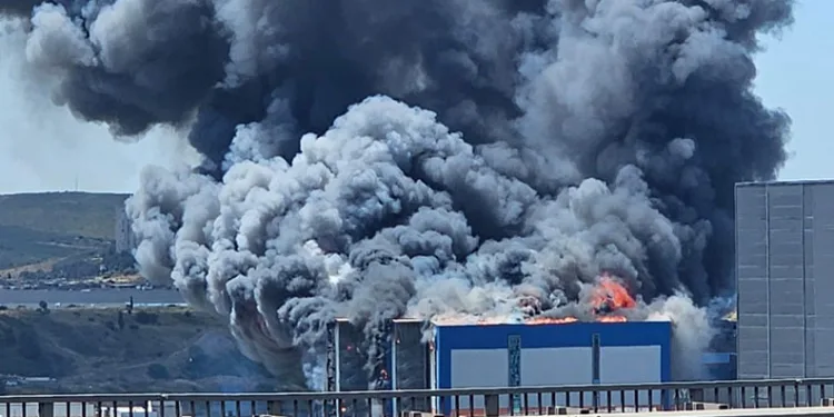 Tuzla’da fabrika yangını