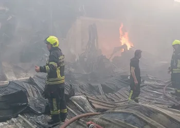 Mersin’de geri dönüşüm tesisinde yangın