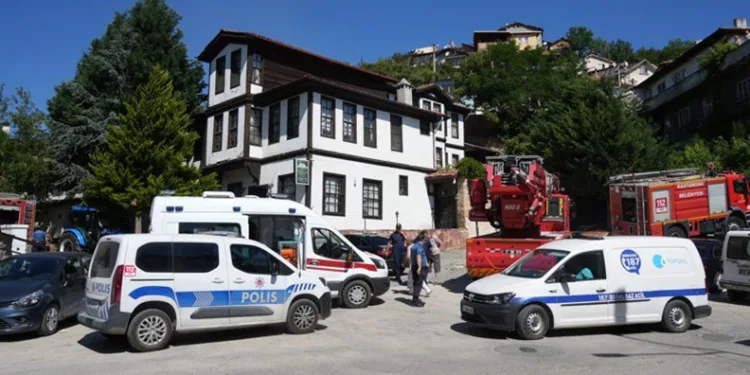 Tarihi konakta korkutan yangın