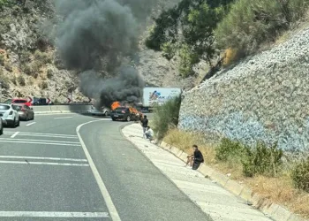 Muğla’da otomobil alev alev yandı