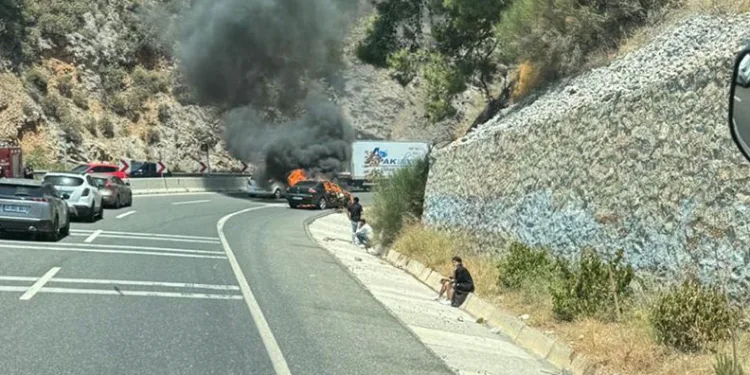 Muğla’da otomobil alev alev yandı
