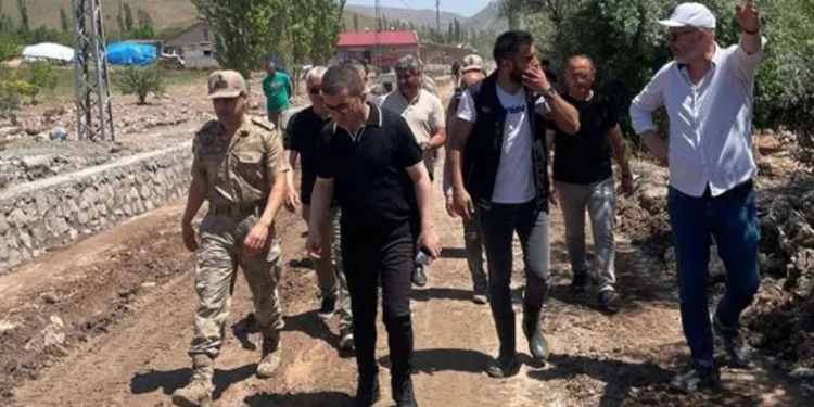 Kağızman’da sel 10 ahırı yıktı, 20 eve su doldu
