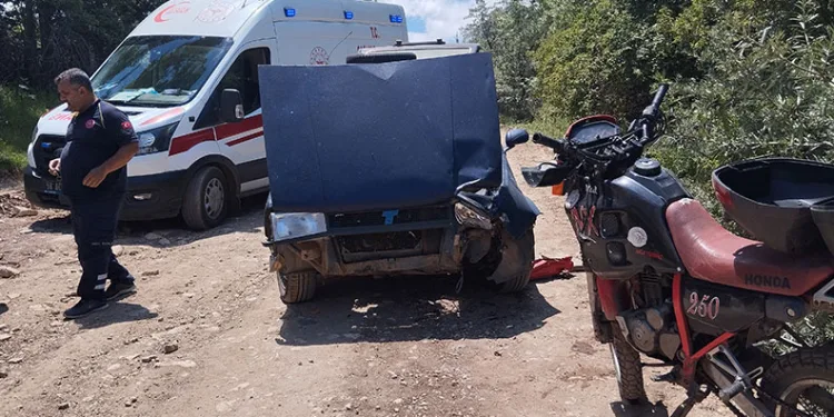 Sivas’ta motosikletle otomobil çarpıştı: 2 yaralı