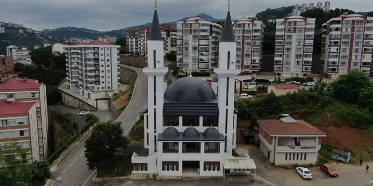 Cami 18 yıl sonra bitirildi
