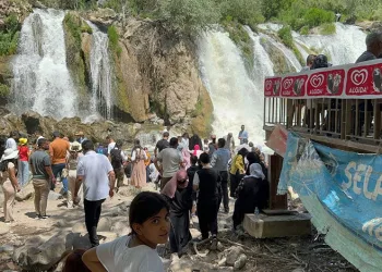Muradiye Şelalesi’ne turist akını