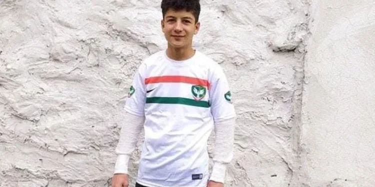 Silvan’da öğrenciler bıçaklı kavgada yaralandı