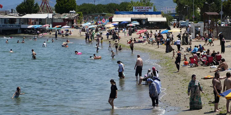 Bursa’da bayramın son gününde plajlar doldu