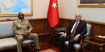 Bakan Güler, Mali Kara Kuvvetleri Komutanı Samake’yi kabul etti