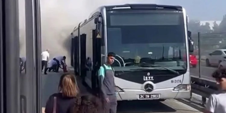 Metrobüste yangın paniği