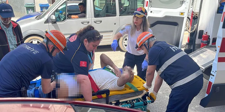 Öfkeli koca evi bastı: Karısının yanında yakaladığı adam balkondan atladı