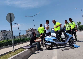 Bursa’da polisin durdurduğu sürücü alkollü ve ehliyetsiz çıktı