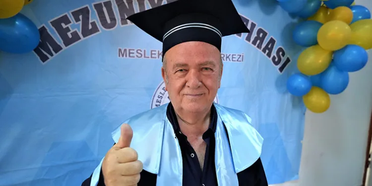 71 yaşında lise diploması aldı