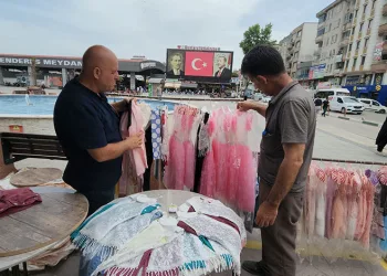 Bursa’da fenomen muhtardan çocuklara ücretsiz bayram kıyafeti