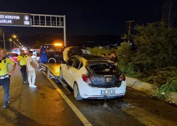 Bursa’da seyir halindeki otomobil alevlere teslim oldu
