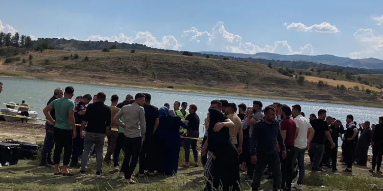 Serinlemek için baraja giren 3 kişi hayatını kaybetti