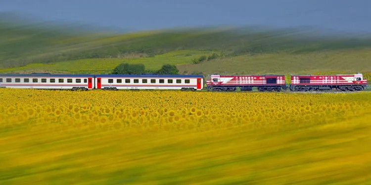 Turistik Tatvan Treni yolculuğuna başlıyor