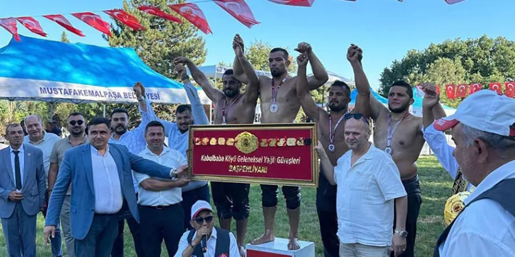 Kabulbaba Güreşleri’nde ‘Zeybek’ havası