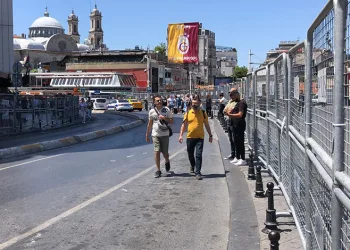 Taksim Meydanı yaya girişine kapatıldı