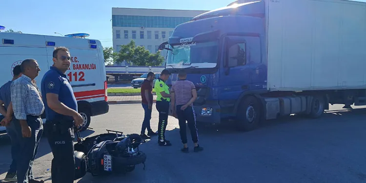 Karaman’da tır ile motosiklet çarpıştı: 1 yaralı