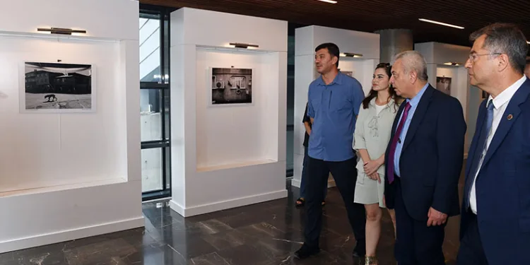 Şehrin sessiz tanıklarını fotoğraflara taşıdı