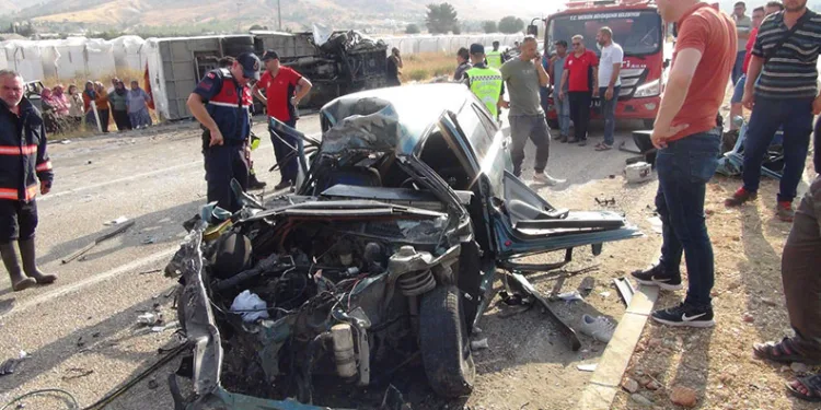 Mersin’de otobüsler zincirleme kazaya karıştı: 2 ölü, 35 yaralı