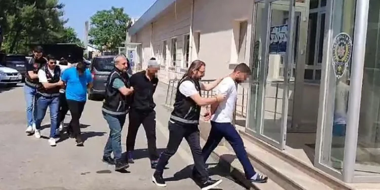 Eşini darp eden şahsa meydan dayağı
